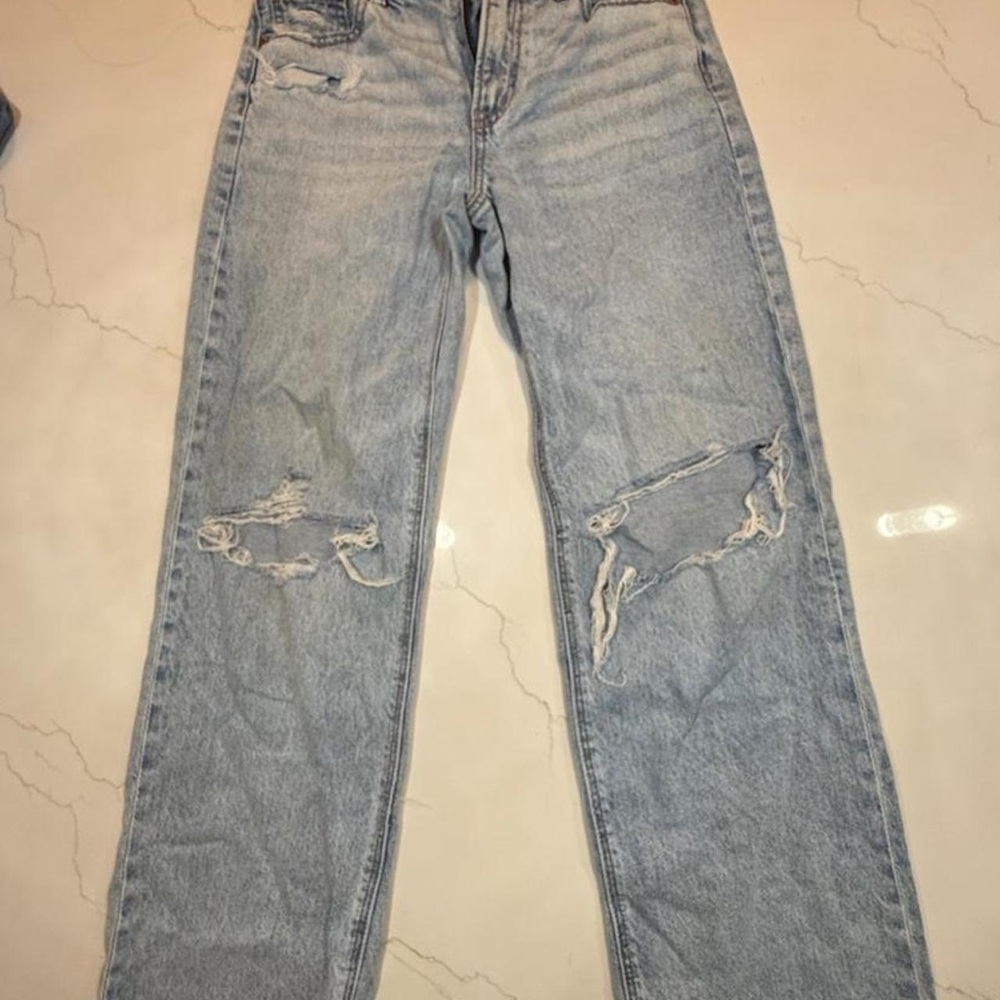 American Eagle Outfitters Light Blue Distressed Relaxed Jeans